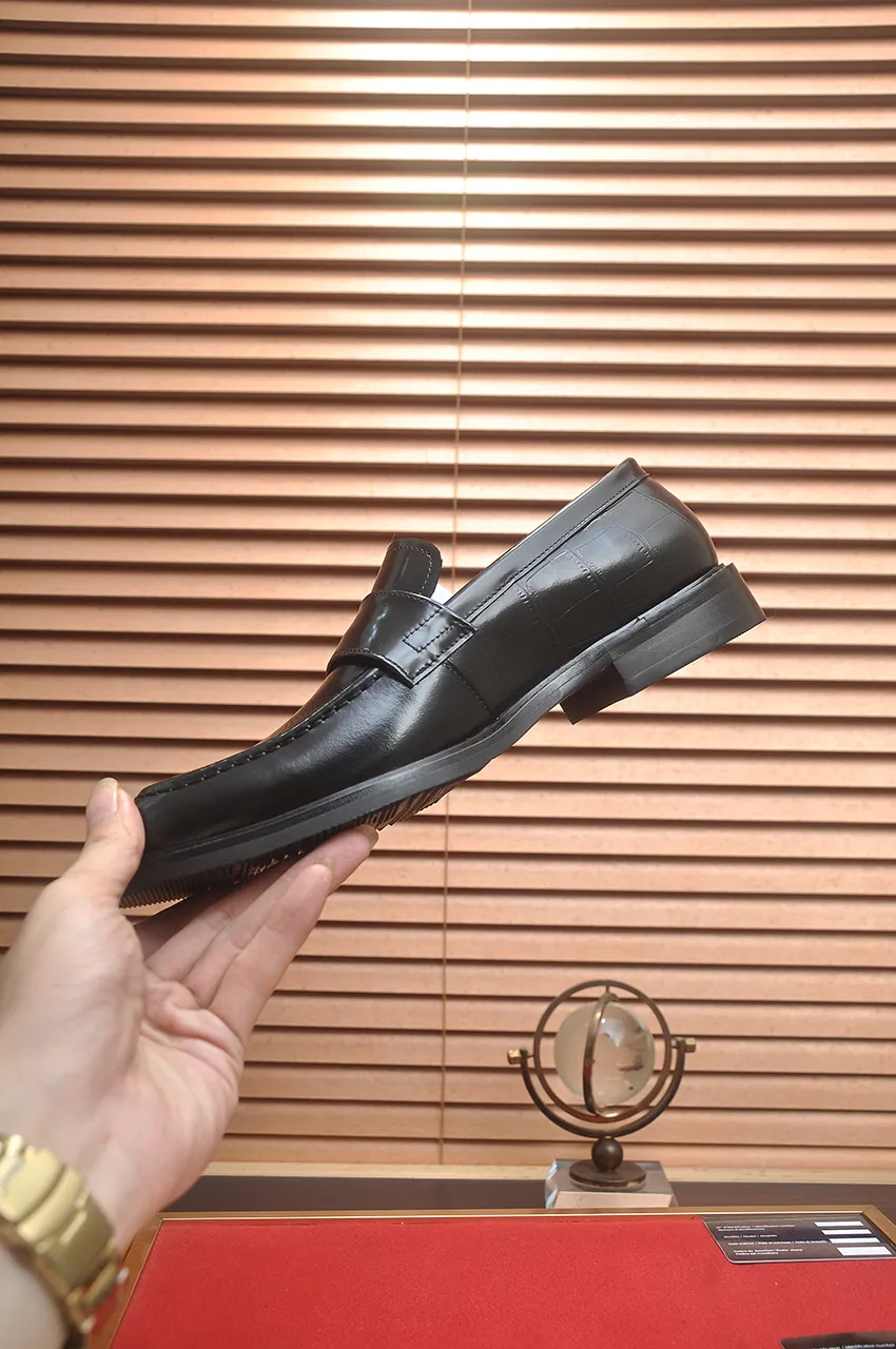 Men's men's shoes 💰460💶 [LV] (original single cowhide lining) 🍀LV's latest genuine leather business suit shoes are launched simultaneously on the official website. The first-layer cowhide imported from Italy is made of heavy gold, 💥1:1 rubber outsole from the official website. Versatile to wear, high-end without losing class, and the color combination is extraordinary. This four-season style is alluring when worn on your feet, showing off your big-name flair. Standard code 38-45 (45 customized)
